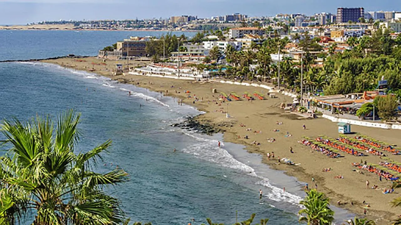 Sobre El Mar Con Vistas A Las Dunas De Maspalomas San Agustin  Spain